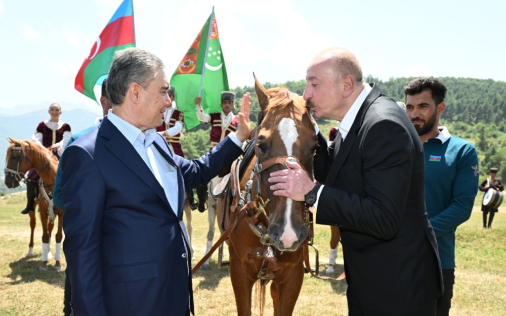 Prezident Berdiməhəmmədova Qarabağ atı hədiyyə etdi -FOTOLAR
